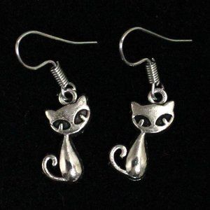 1 Pair Fish Hook Style Pierced Dangle Kitten Cat Silver Tone Earrings